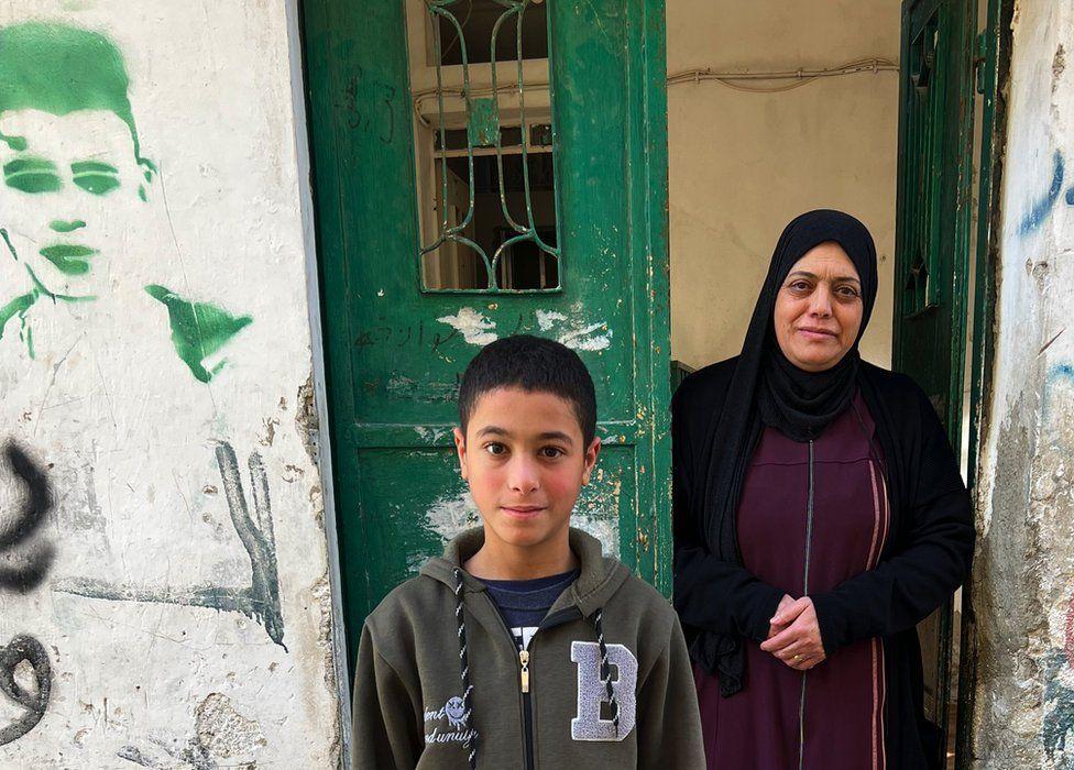Karim Ghawanmeh y su madre.