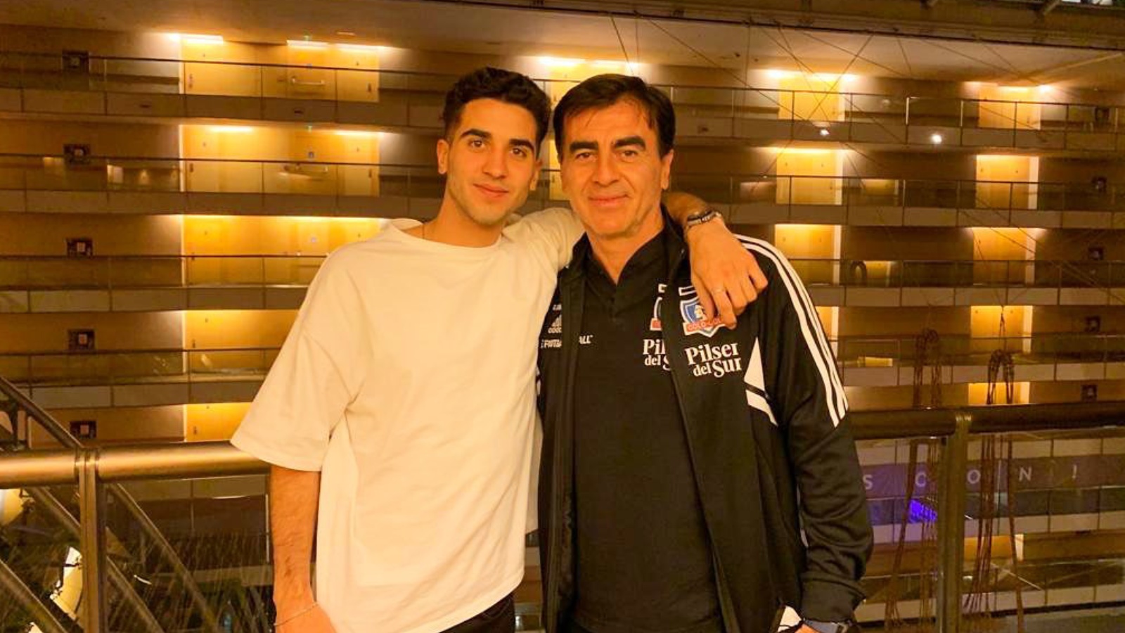 Sebastián Quinteros y su padre, el ex DT de Colo Colo, Gustavo Quinteros