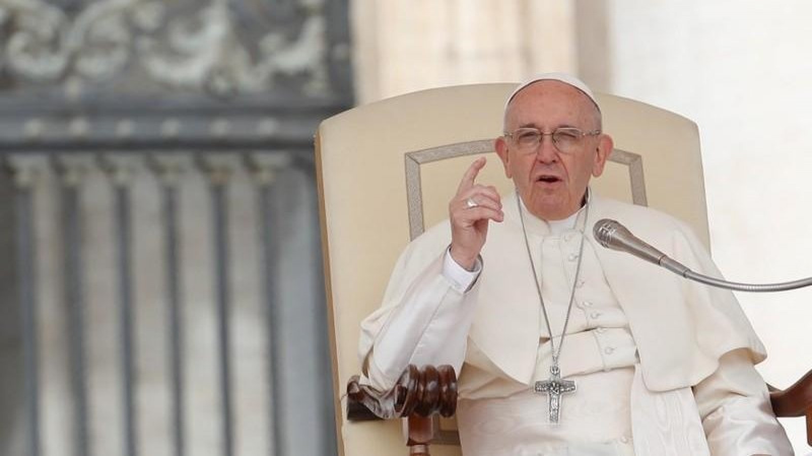Papa Francisco cambia normas en Vaticano
