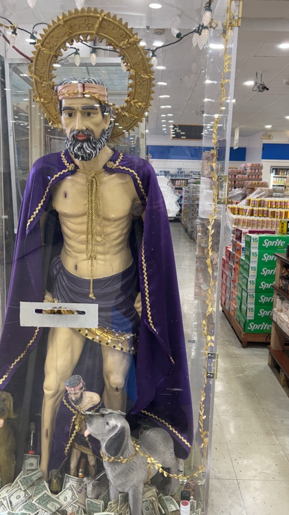 San Lázaro a la entrada de un supermercado en Louisville.