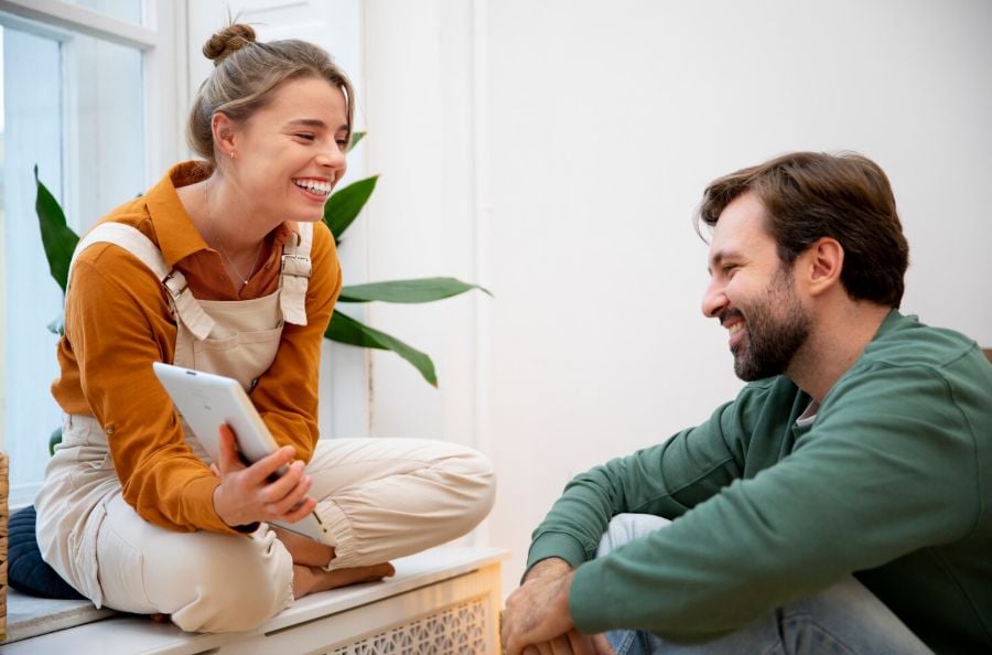 Pareja conversando