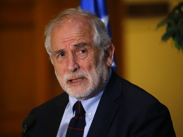 Presenta acusación constitucional contra Carlos Montes