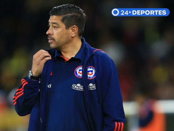 Nicolás Córdova dirigiendo a la selección Chilena