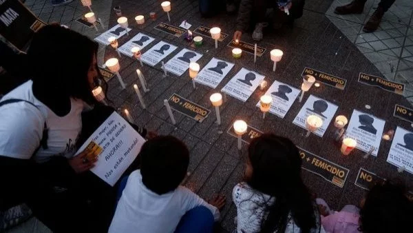 Velatón en Santiago por víctimas de femicidio.