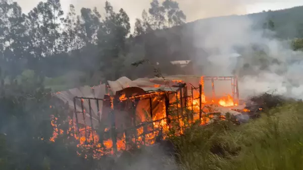 Doble ataque incendiario deja cuatro casas quemadas en Tirúa