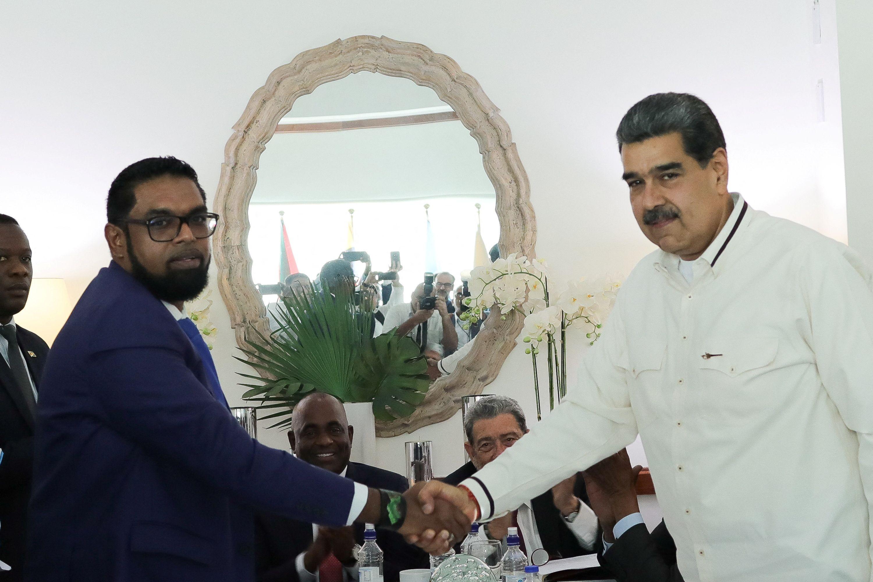 Irfaan Ali y Nicolás Maduro