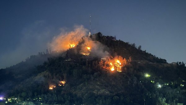 Alcalde Jadue presenta querella por incendio en Cerro San Cristóbal