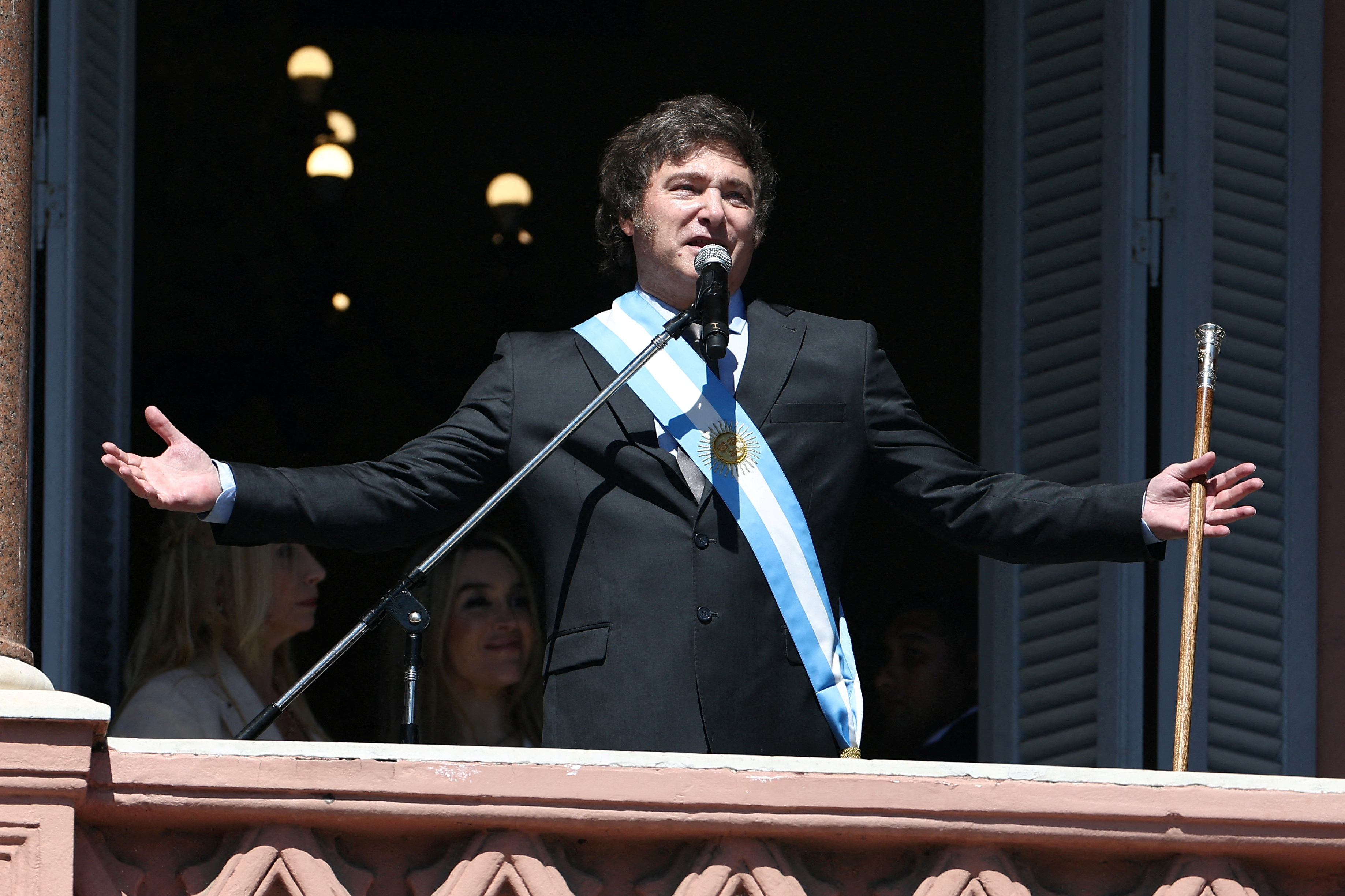 Javier Milei dando un discurso