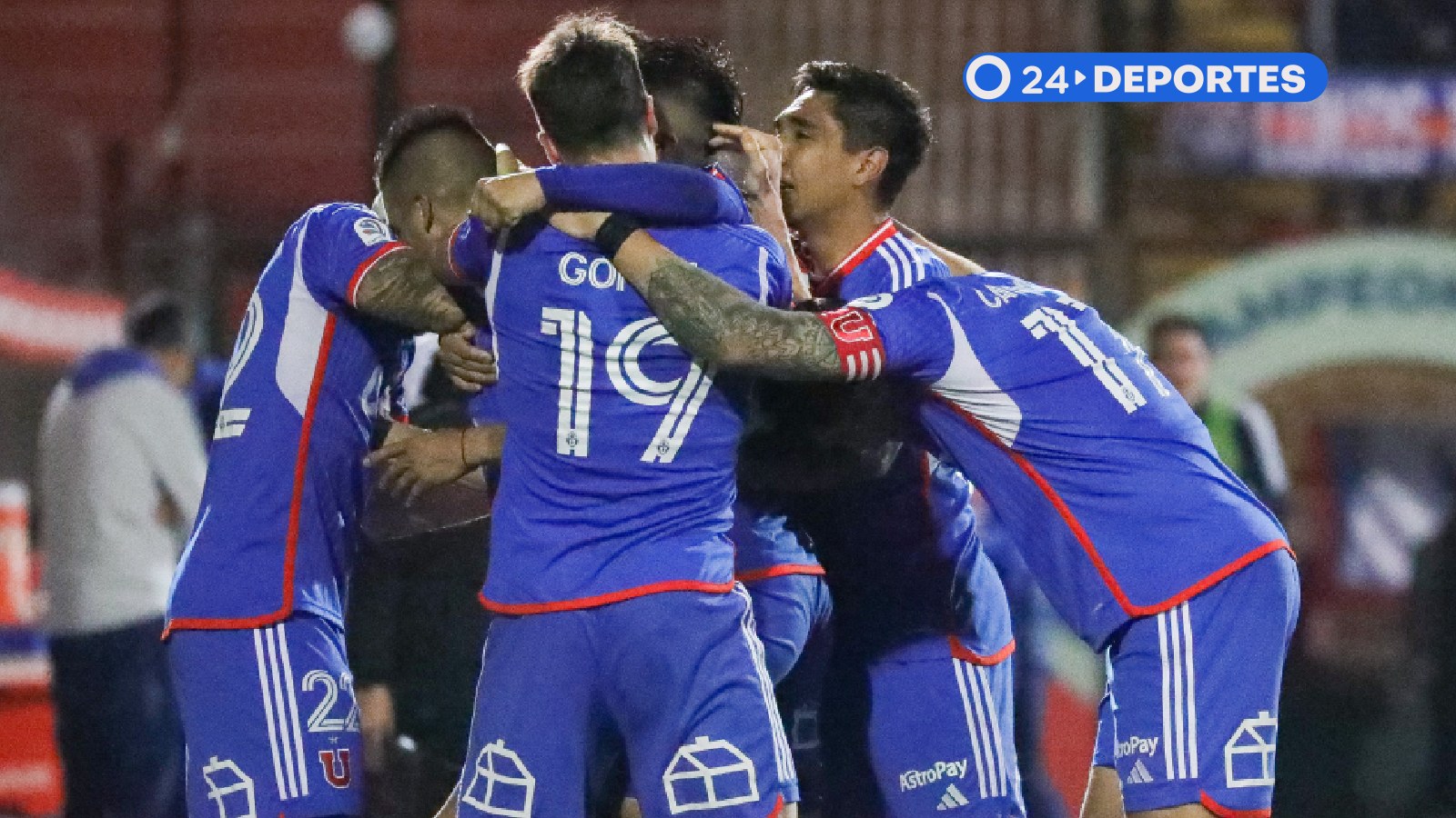 Universidad de Chile celebrando un gol.
