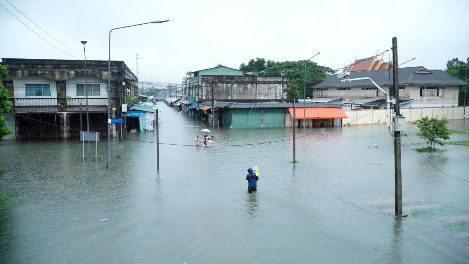Al menos tres muertos y dos desaparecidos dejan las inundaciones en el sur de Tailandia