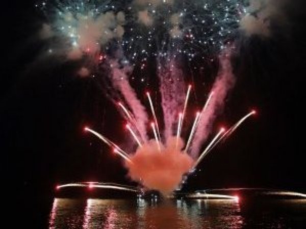 Año Nuevo 2024: Estas son las postales del ensayo de fuegos artificiales en Valparaíso