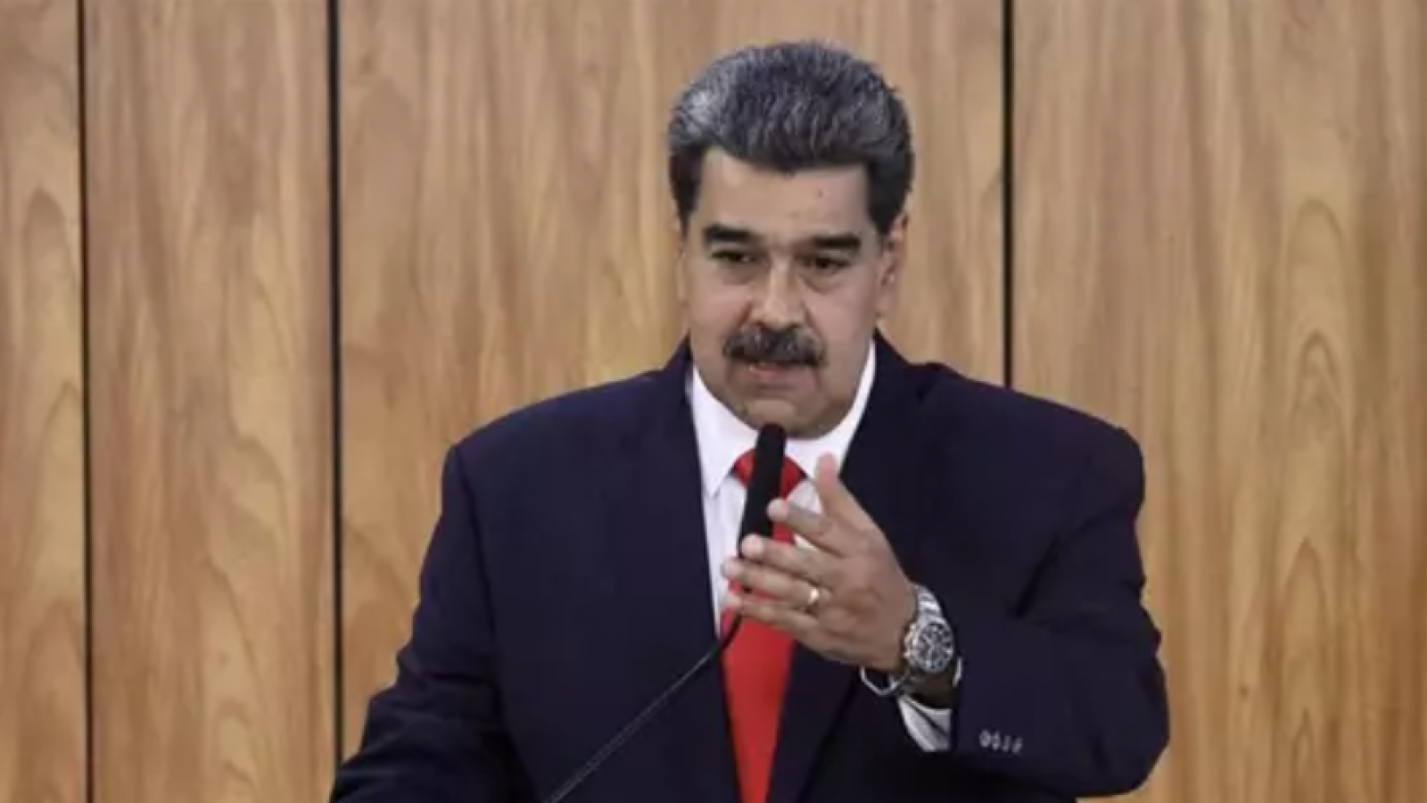 Maduro asegura que Milei quiere convertir a Argentina en una "colonia económica"