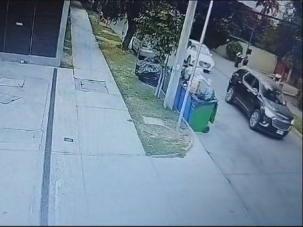 Tenía cortacorriente: Delincuentes cargaron combustible de vehículo robado