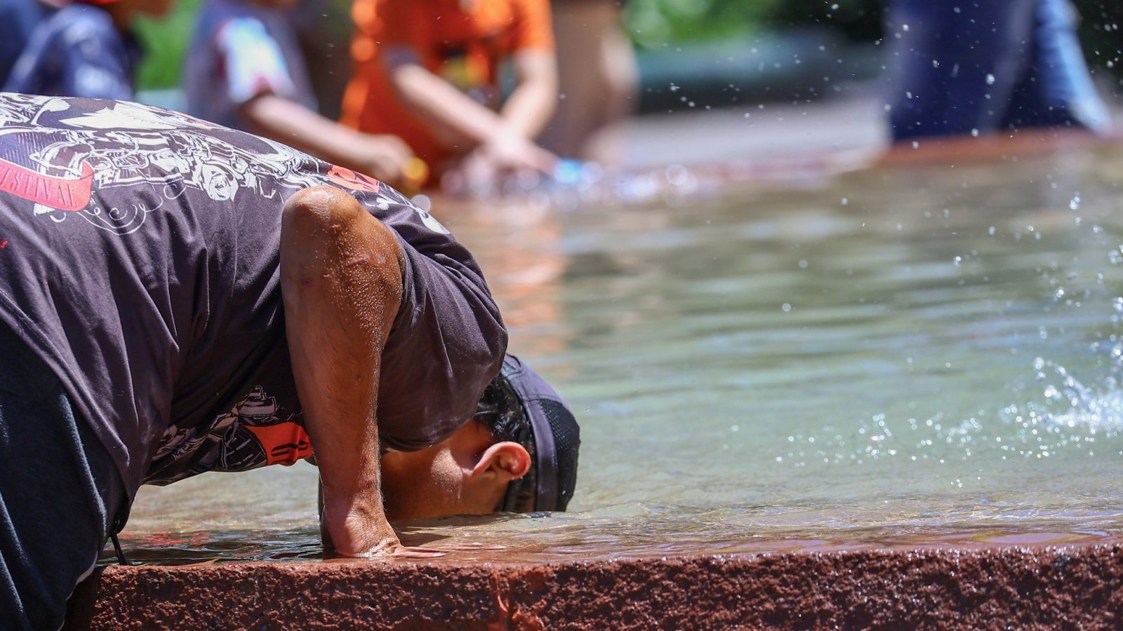 Calor. Altas temperaturas. Advertencia por altas temperaturas en 8 regiones