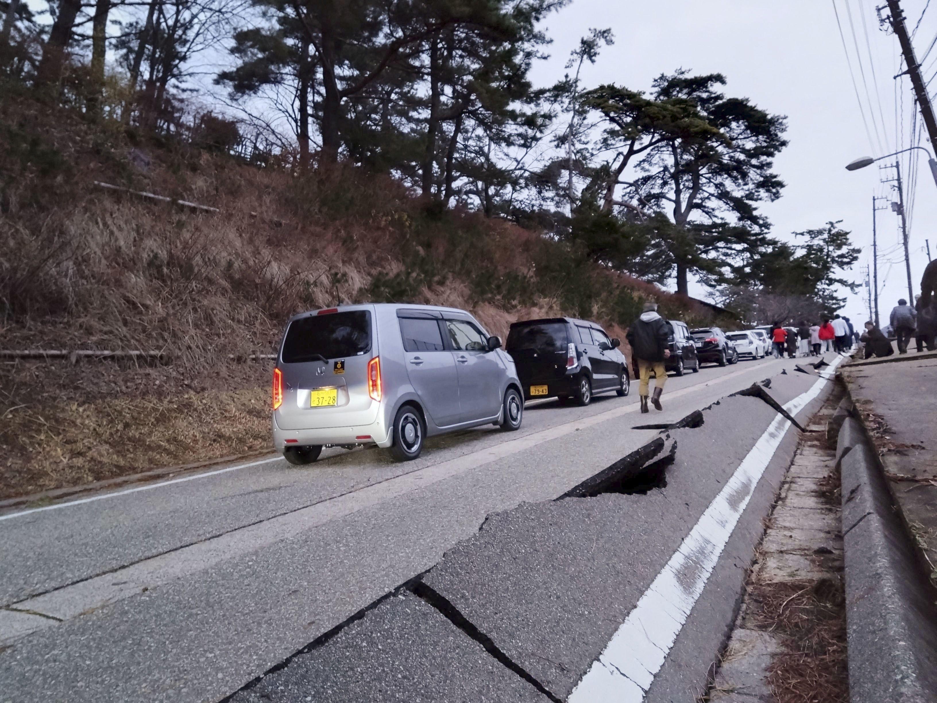 Grietas en una carretera de Wajima