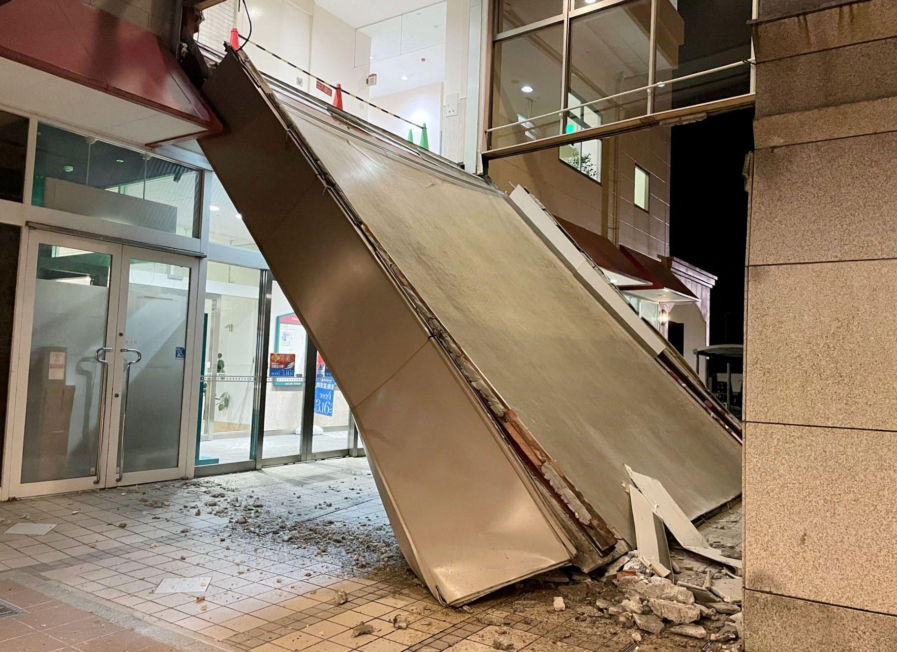 Pared colapsada por terremoto en Japón