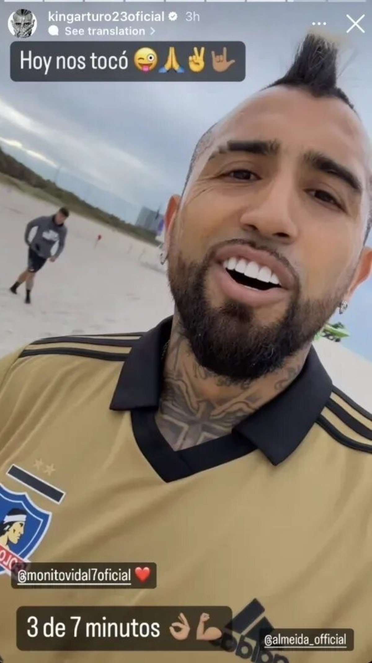 Arturo Vidal con la camiseta de Colo Colo