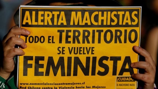 Velatón en Santiago por víctimas de femicidio.