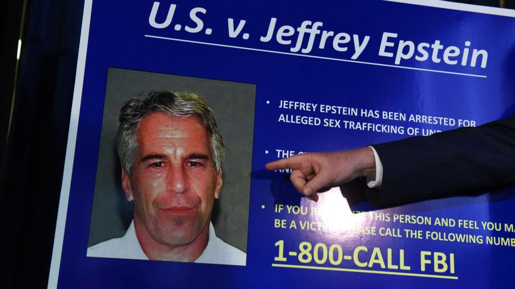 El fiscal federal para el Distrito Sur de Nueva York, Geoffrey Berman, anuncia cargos contra Jeffery Epstein el 8 de julio de 2019 en la ciudad de Nueva York.