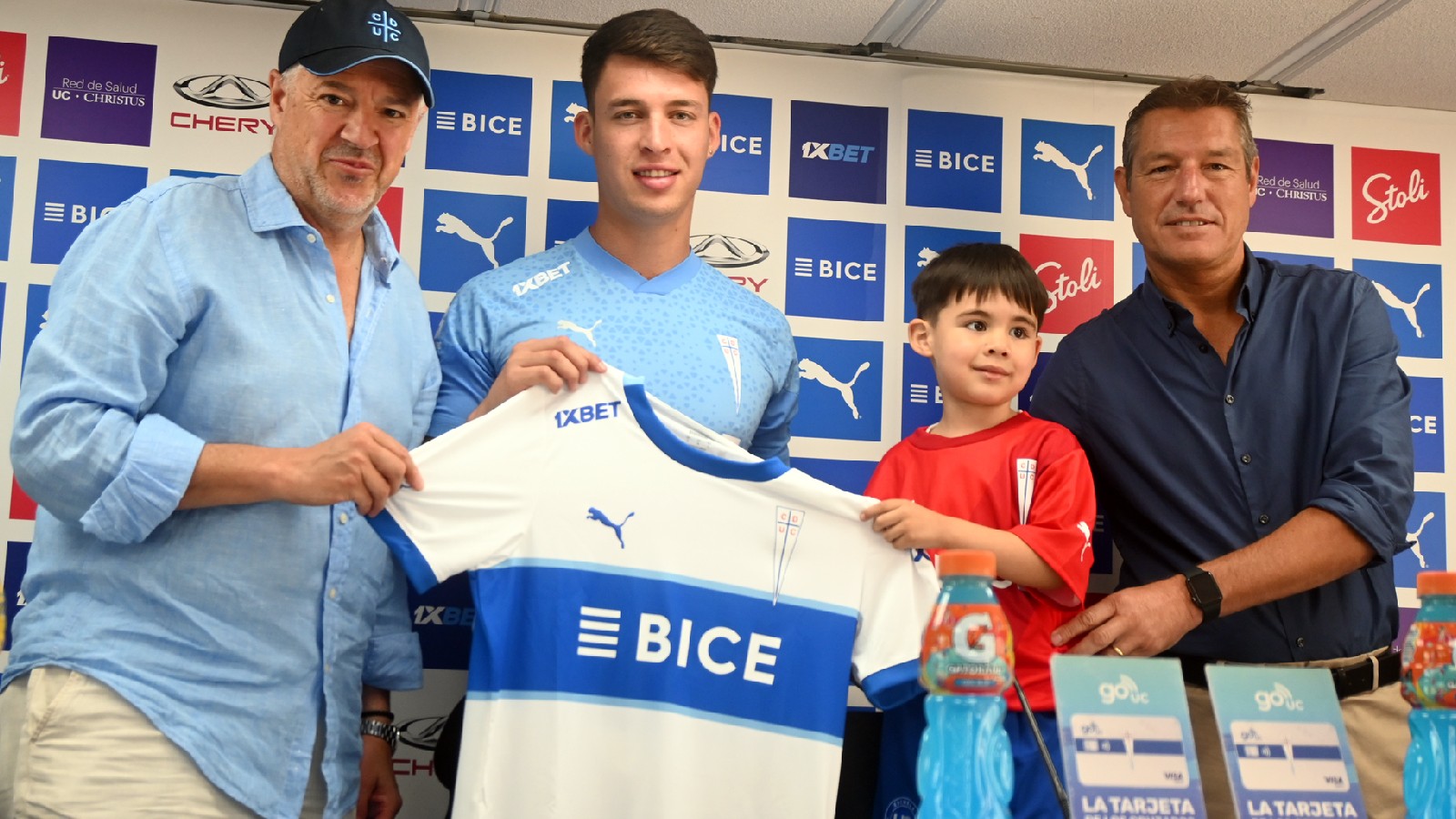 Alfred Canales en su presentación en la Universidad Católica