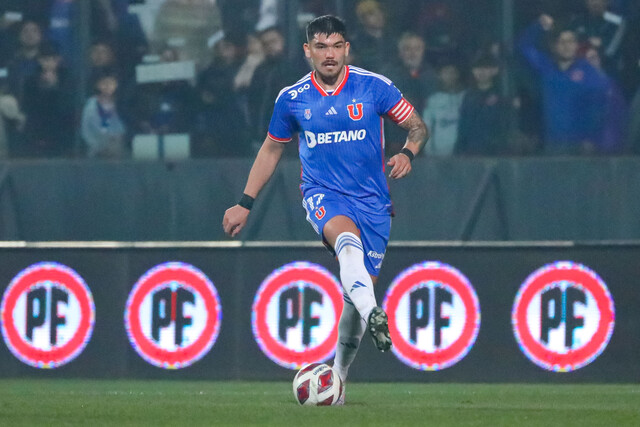 Luis Casanova jugando por la Universidad de Chile