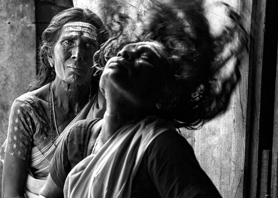 Mujer datil.