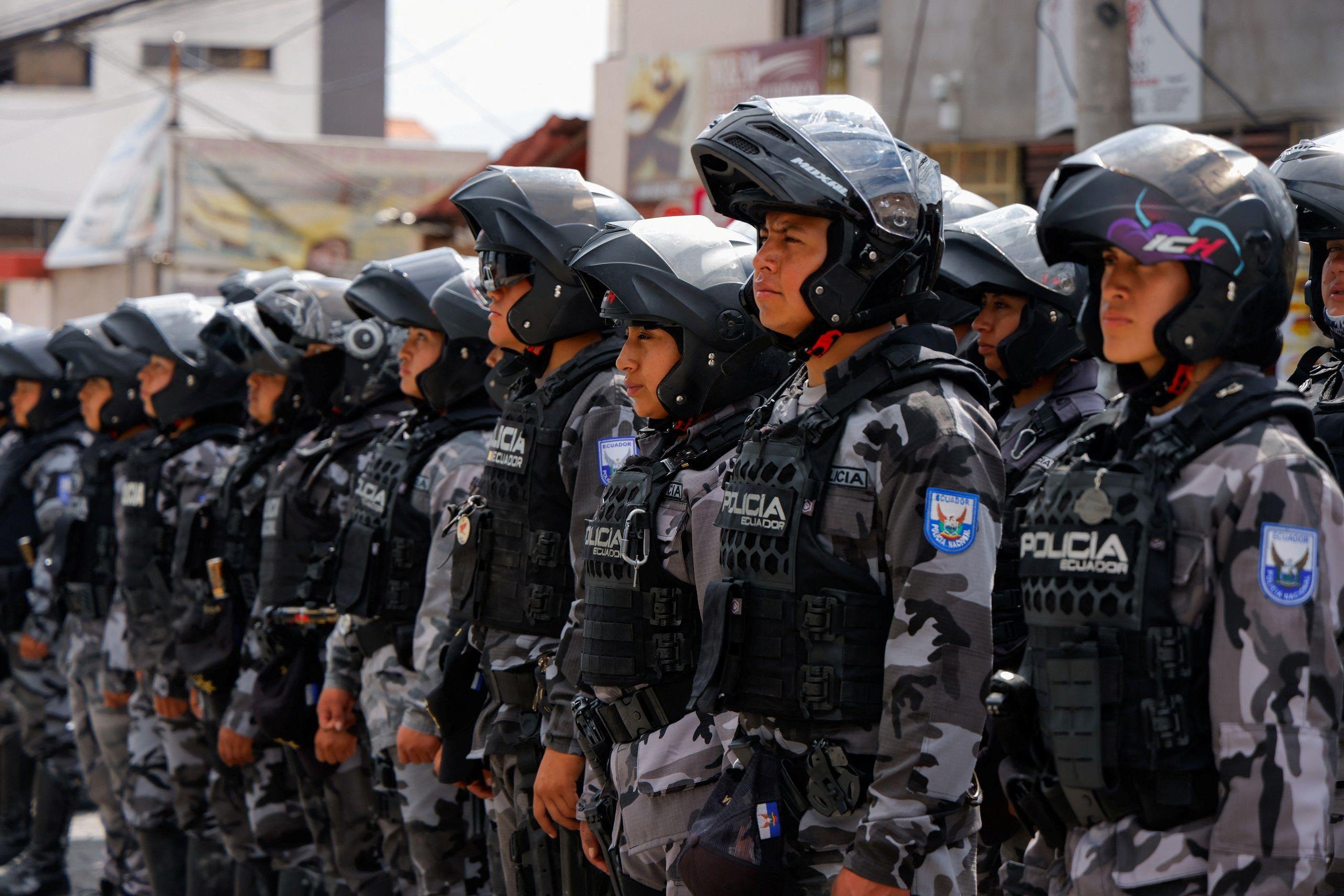 Miembros de las fuerzas de Ecuador