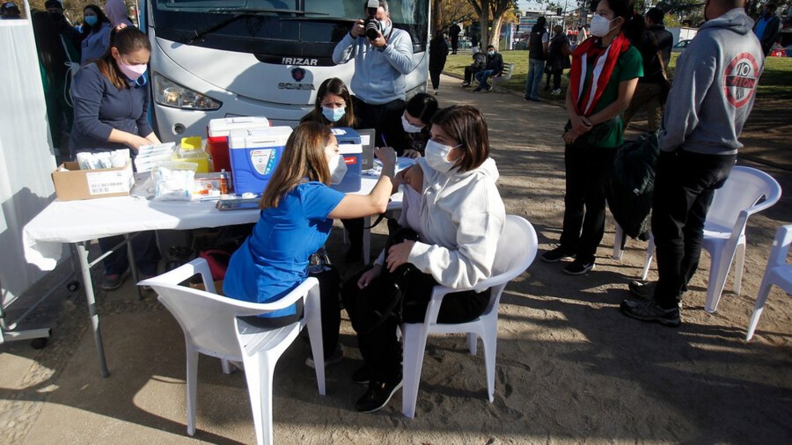 Foto: Aton. Llaman a vacunarse por variante Pirola.