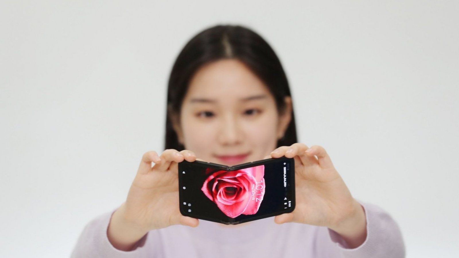 Samsung presenta concepto de pantalla flexible en 360 grados