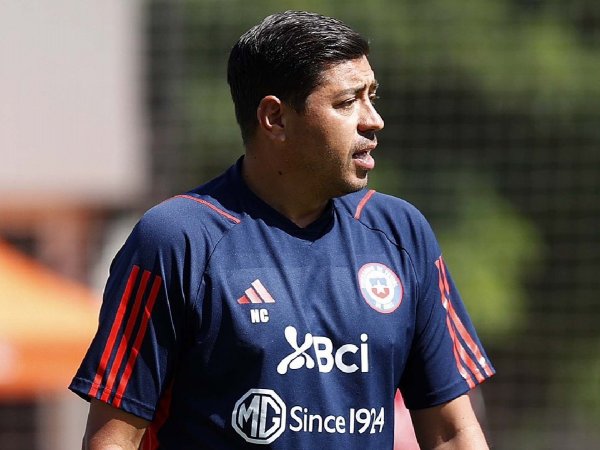Nicolás Córdova dirigiendo a la selección Chilena Sub 23
