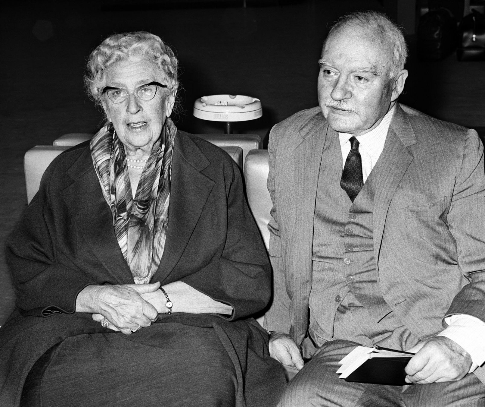 La escritora Agatha Christie junto a su esposo. Foto: EFE. 