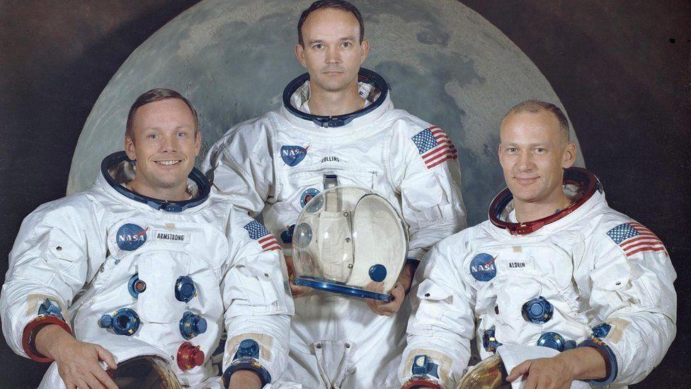 Buzz Aldrin, Neil Armstrong y Michael Collins en sus trajes de astronautas