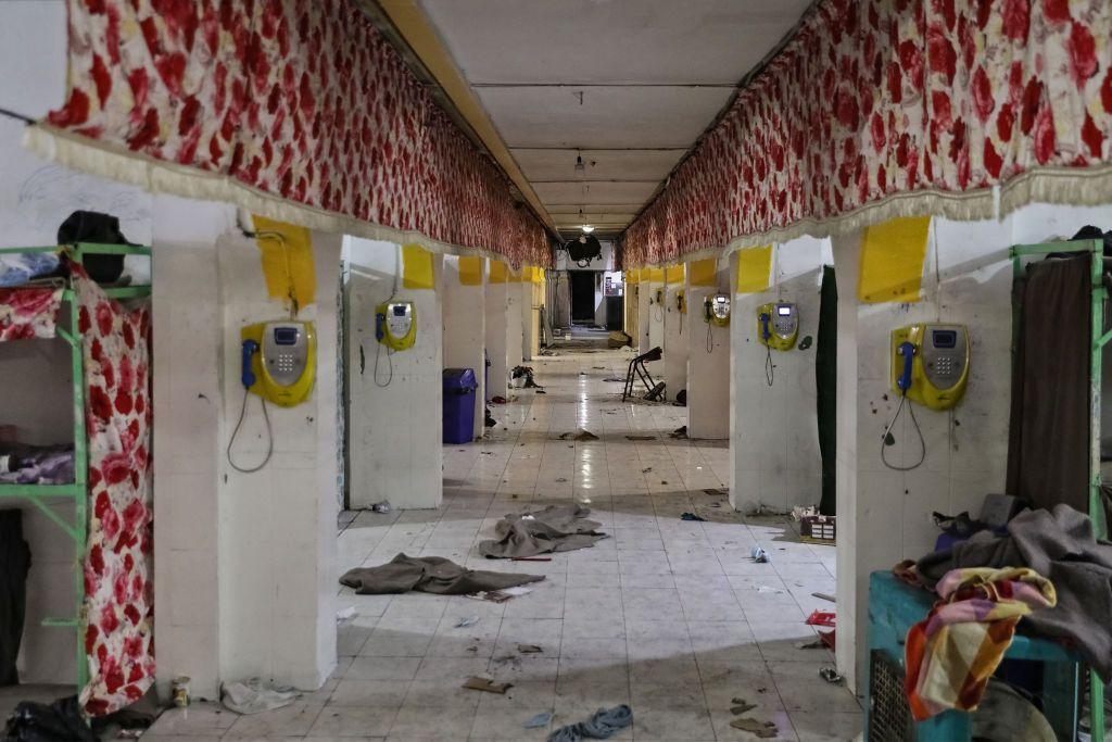 Un incendio en la prisión causó la muerte de ocho reclusos iraníes el 15 de octubre de 2022. Durante el incendio se escucharon múltiples disparos mientras algunos reclusos pedían la "muerte de Jamenei", el líder supremo del país.