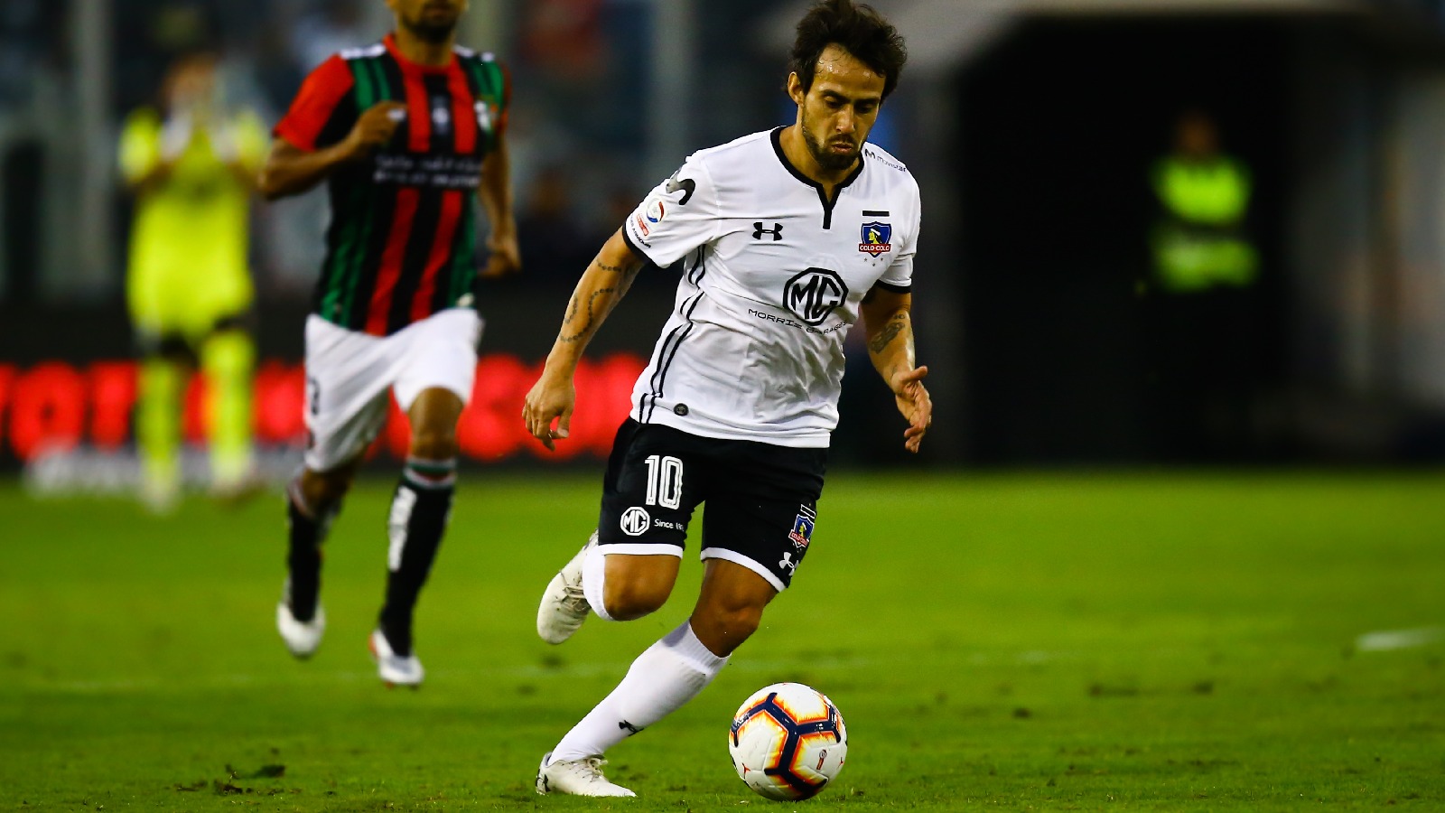 Jorge Valdivia jugando en Colo Colo