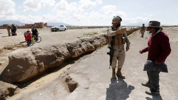 Alcalde de Colchane se refiere a migrantes que ingresan de manera irregular.