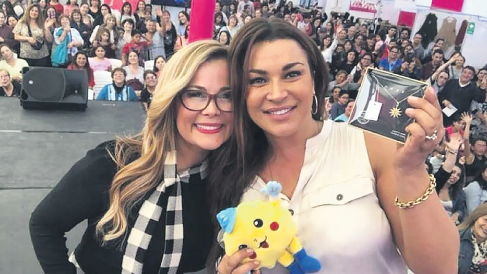 Marlen Olivari se refiere a collar regalado por Cathy Barriga