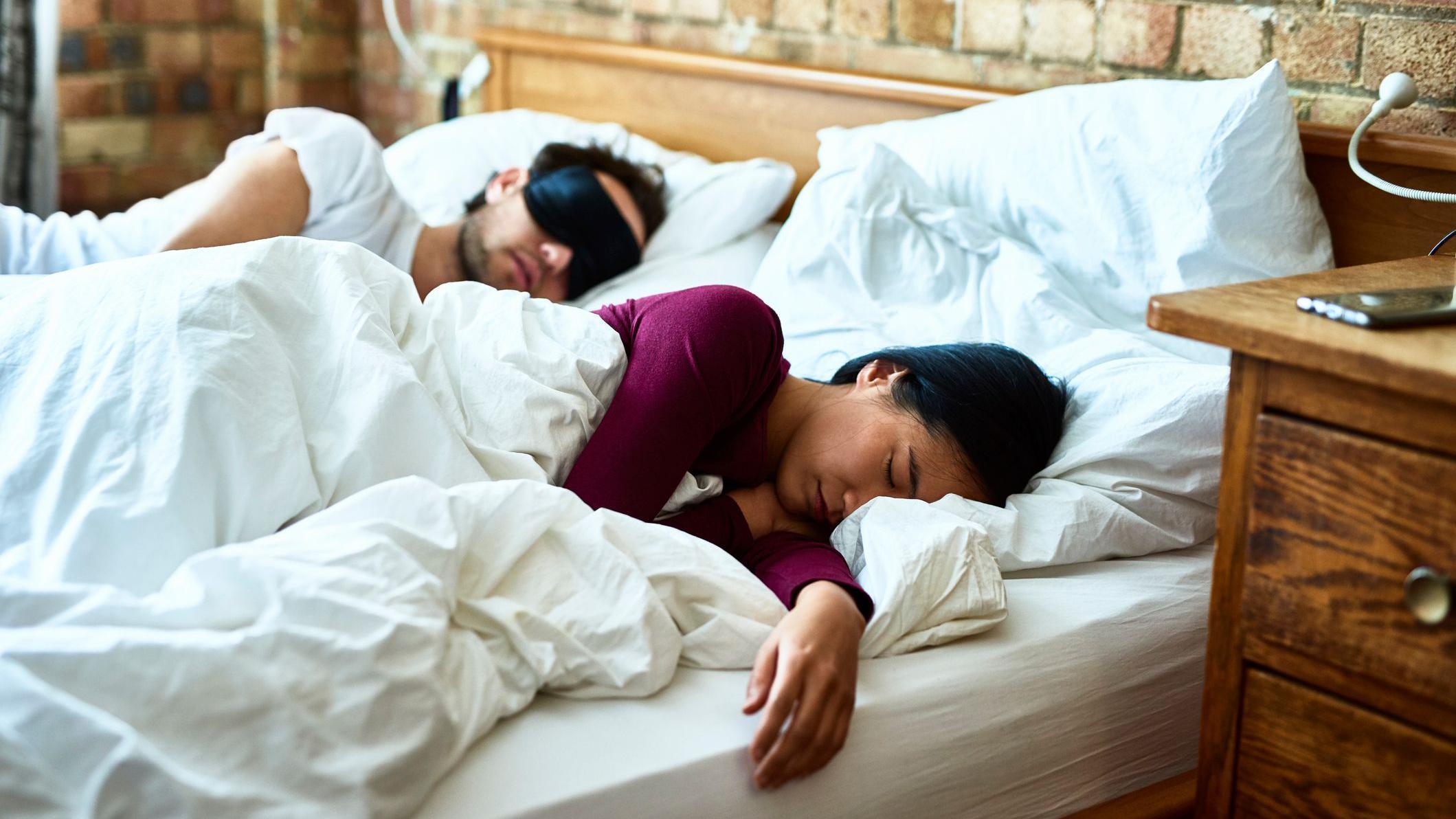 Dos personas durmiendo