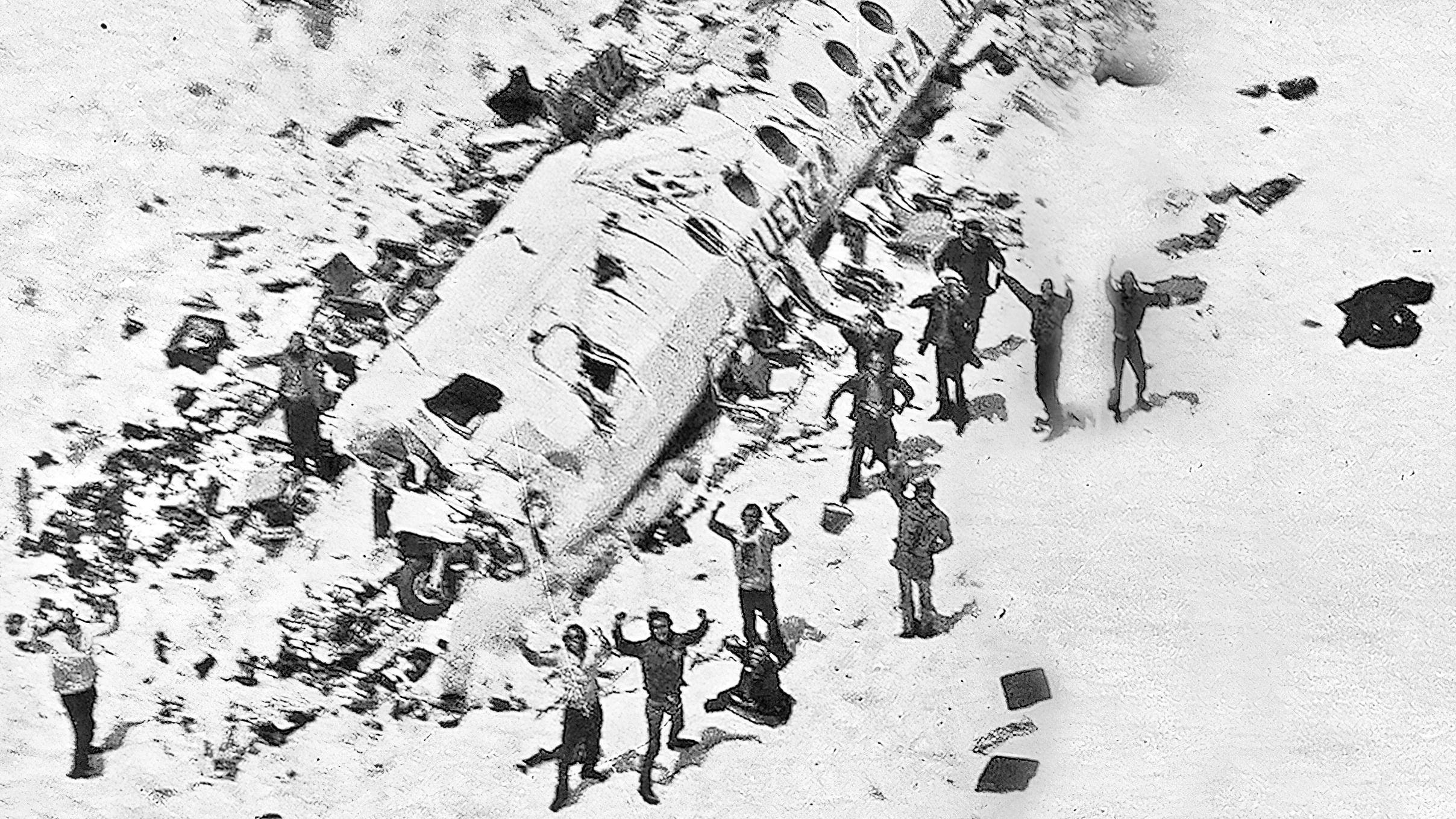 La vista aérea de los sobrevivientes en el momento del rescate.