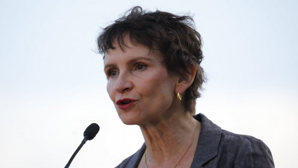 Ministra Carolina Tohá no descarta militarizar Estación Central