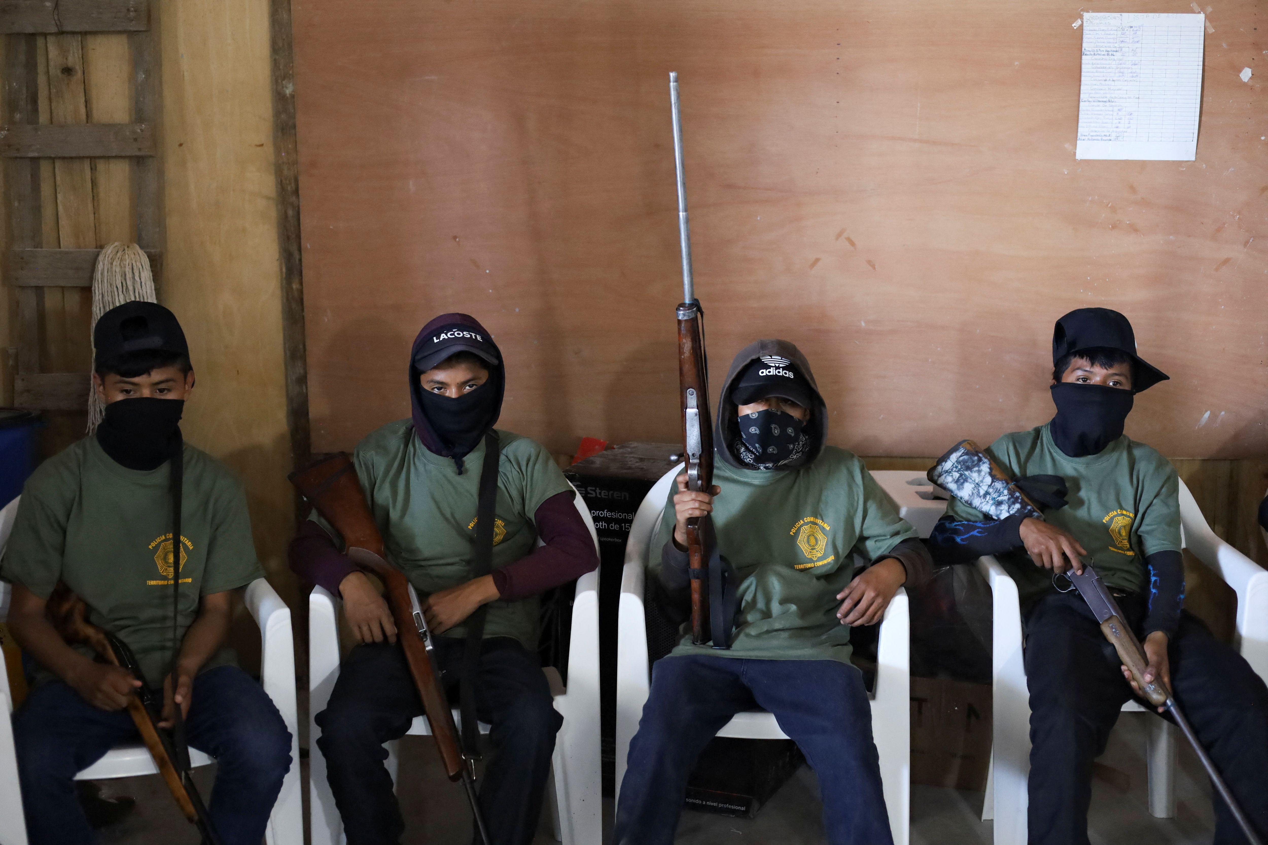 Niños armados en Ayahualtempa