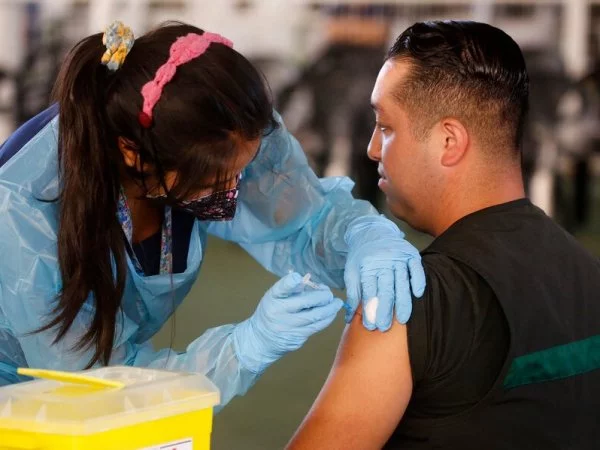 Casos Covid-19 siguen aumentando: Minsal registra casi 4.000 casos más en solo una semana