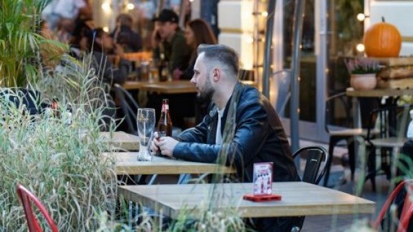 Hombre se va sin pagar de restaurantes.