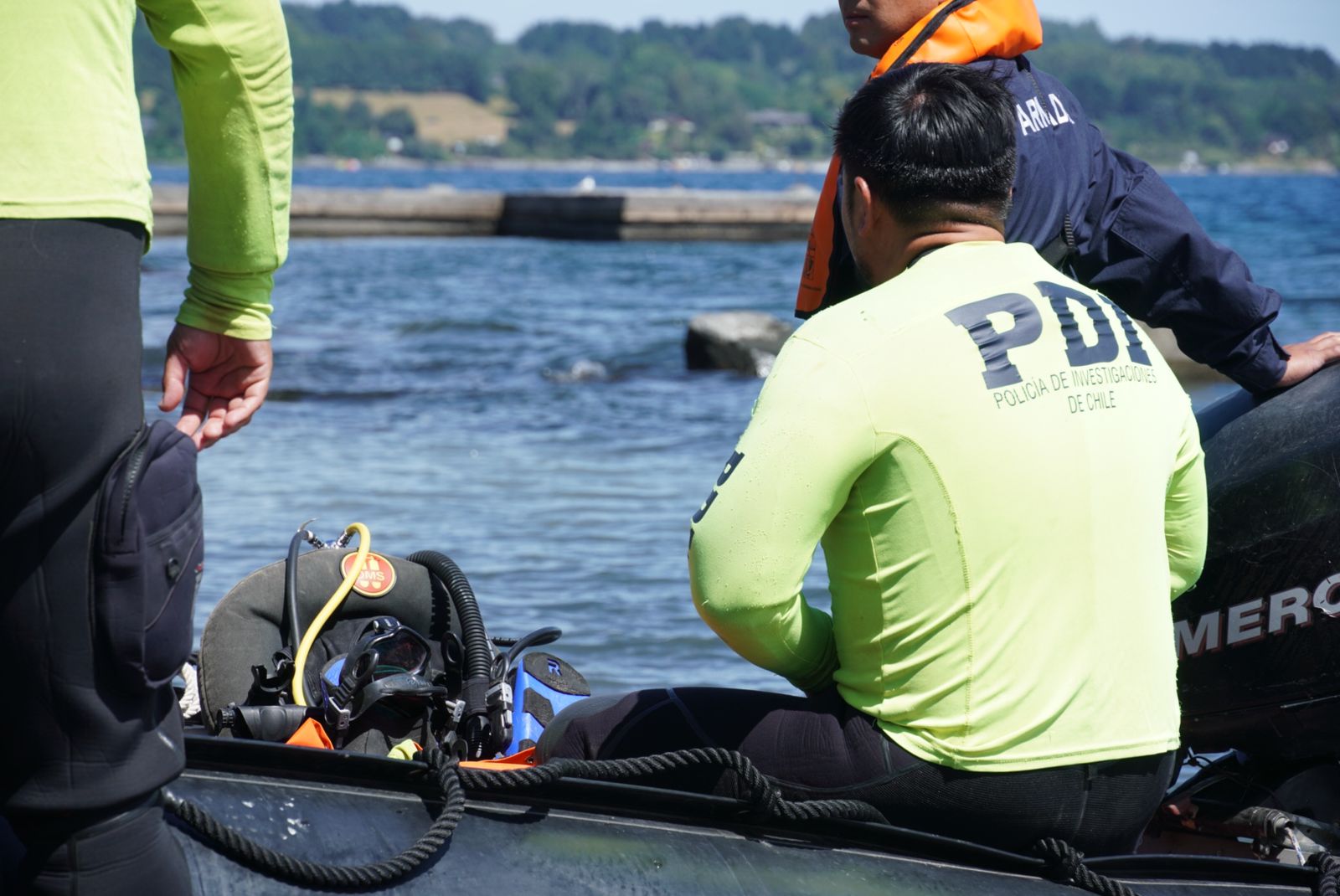 Buzos en Lago Ranco - helicóptero Sebastián Piñera.