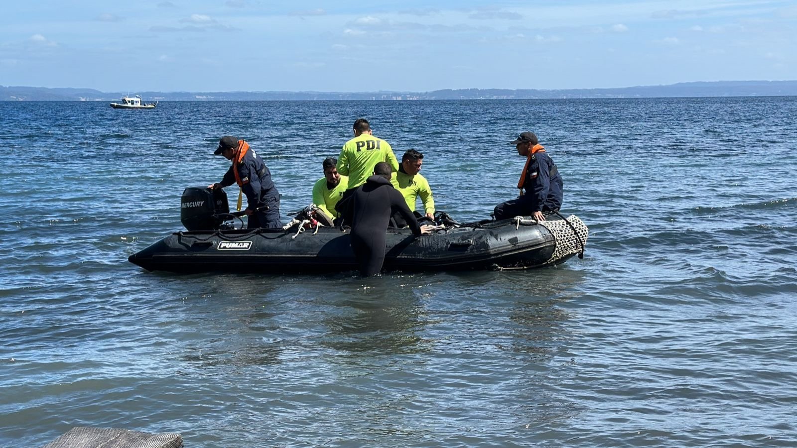 PDI inicia peritajes submarinos a helicóptero de Sebastián Piñera