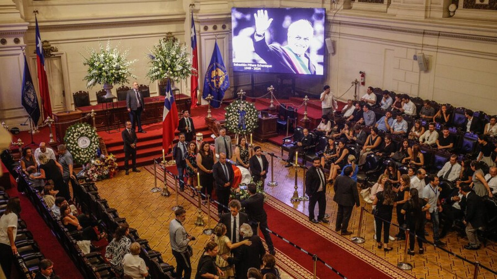 Cortés de tránsito por velorio de Sebastián Piñera.