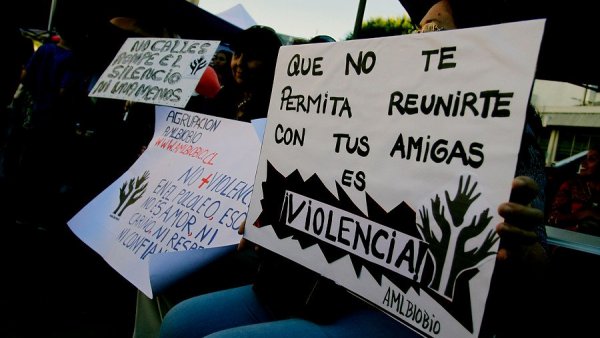 Violencia en el pololeo. Foto: Agencia Uno.