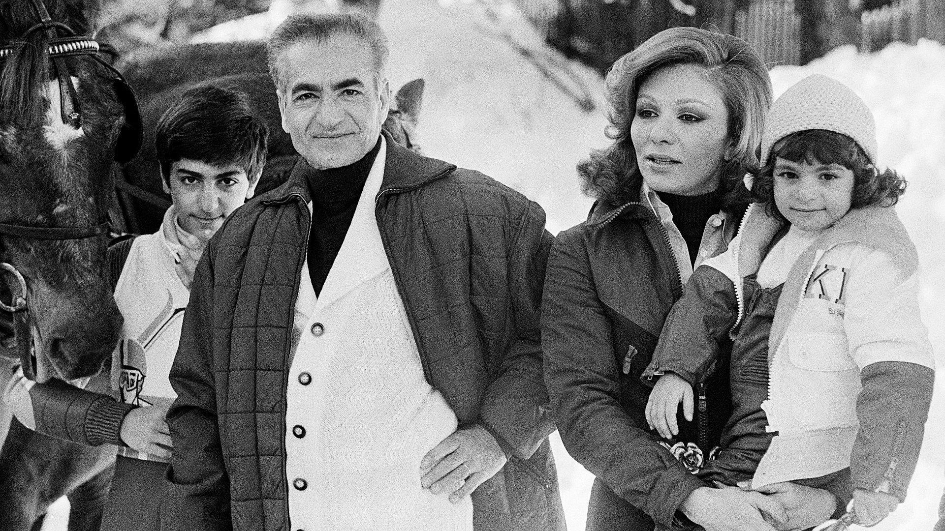 El sha y su familia en unas vacaciones de invierno en los años 70.