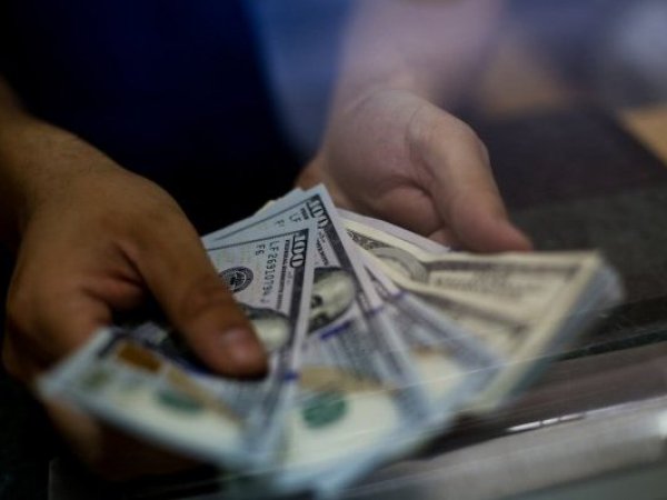 Dólar registra nueva alza y podría 