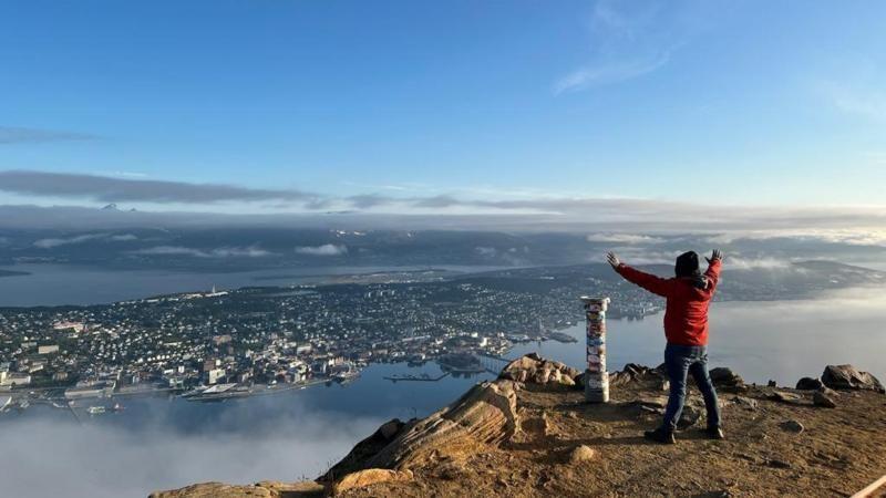 Leandro, desde la cima de una montaña en Noruega