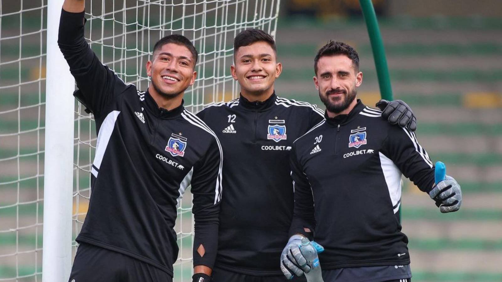 Eduardo Villanueva en Colo Colo junto a Brayan Cortés y Fernando de Paul.